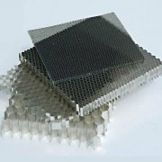 构建了覆盖科研、生产、国际贸易的全产业链生