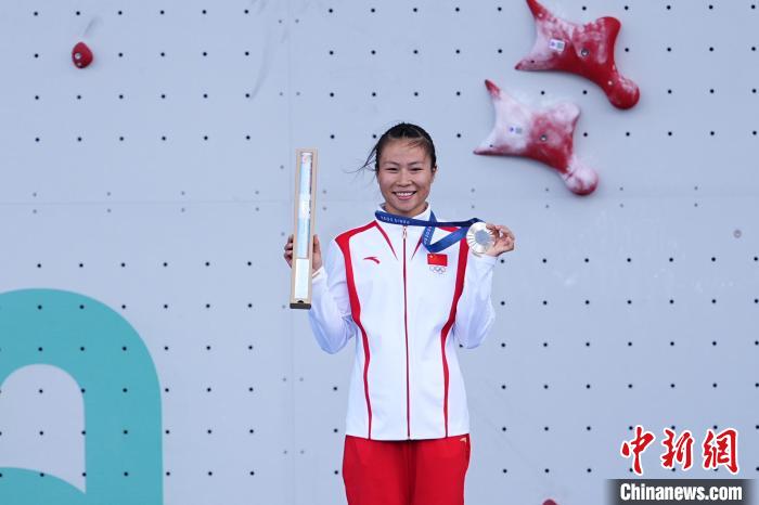巴黎奥运攀岩赛：邓丽娟夺银，成为中国队在奥
