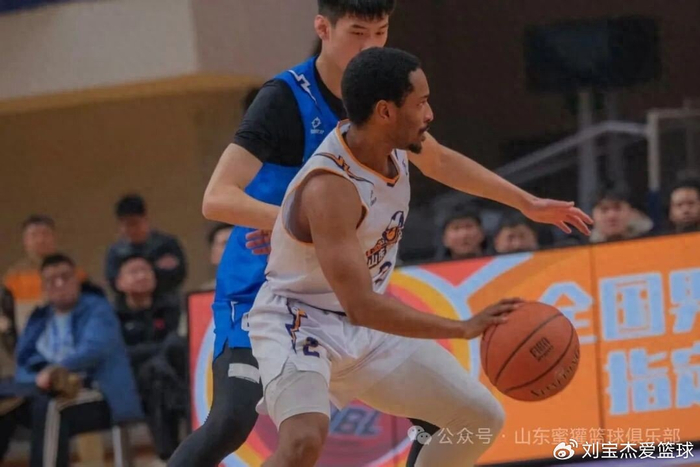 山东蜜獾客场复仇成功 提前锁定季后赛席位