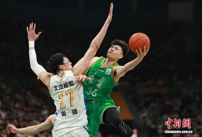 广厦四连胜重回榜首 上海豪取九连胜 北控掉队