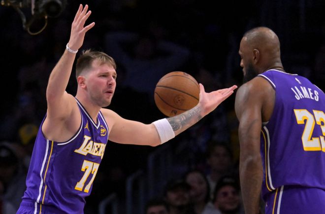 詹姆斯缺阵湖人爆冷胜率飙升，东契奇+里夫斯成