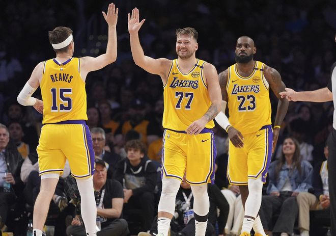 詹姆斯缺阵湖人爆冷胜率飙升，东契奇+里夫斯成