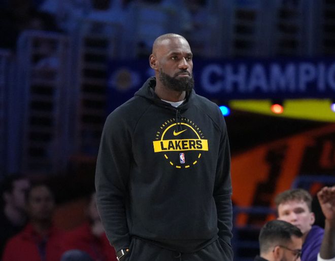 詹姆斯缺阵湖人爆冷胜率飙升，东契奇+里夫斯成