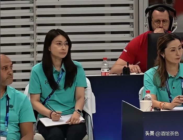 陈艺文陈佳女子双人3米板夺冠 郭晶晶执裁见证传